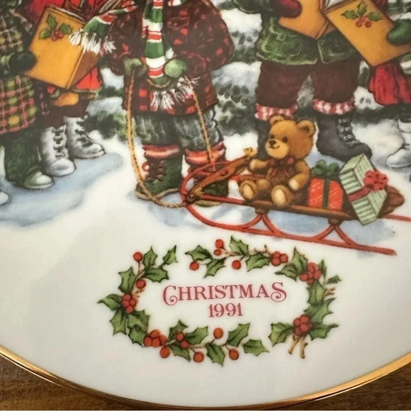 Avon Perfect Harmony 1991 Gold Trimmed Vintage Decor Plate - Picture 6 of 7